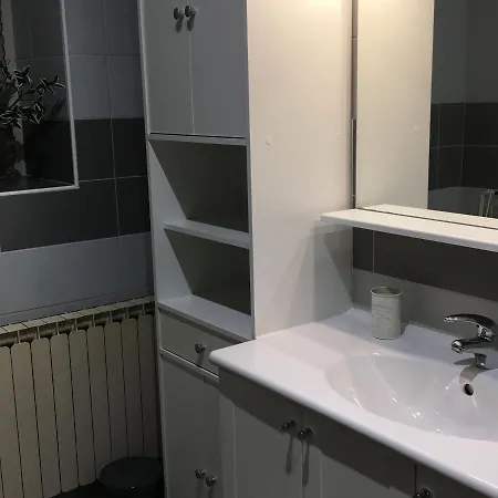 Centres, 5 Pieces, 6 Personnes - Fr-1-601-356 * Naucelle
